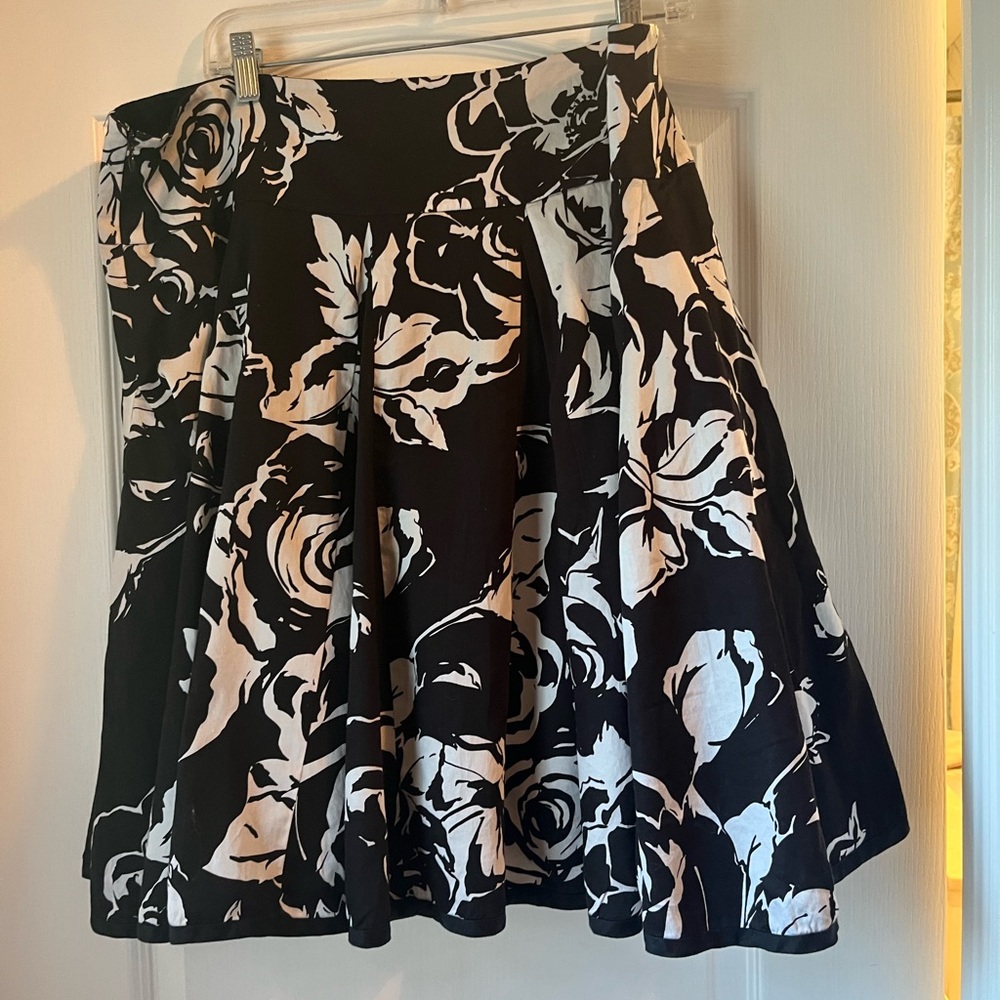 Ralph Lauren Black and White Floral A-Line Skirt 16